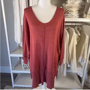L Love women's size medium-large oversized tunic length sweater, raw hem #1916